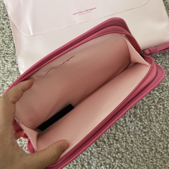 Narciso Rodriguez wristlet - Picture 4 of 11